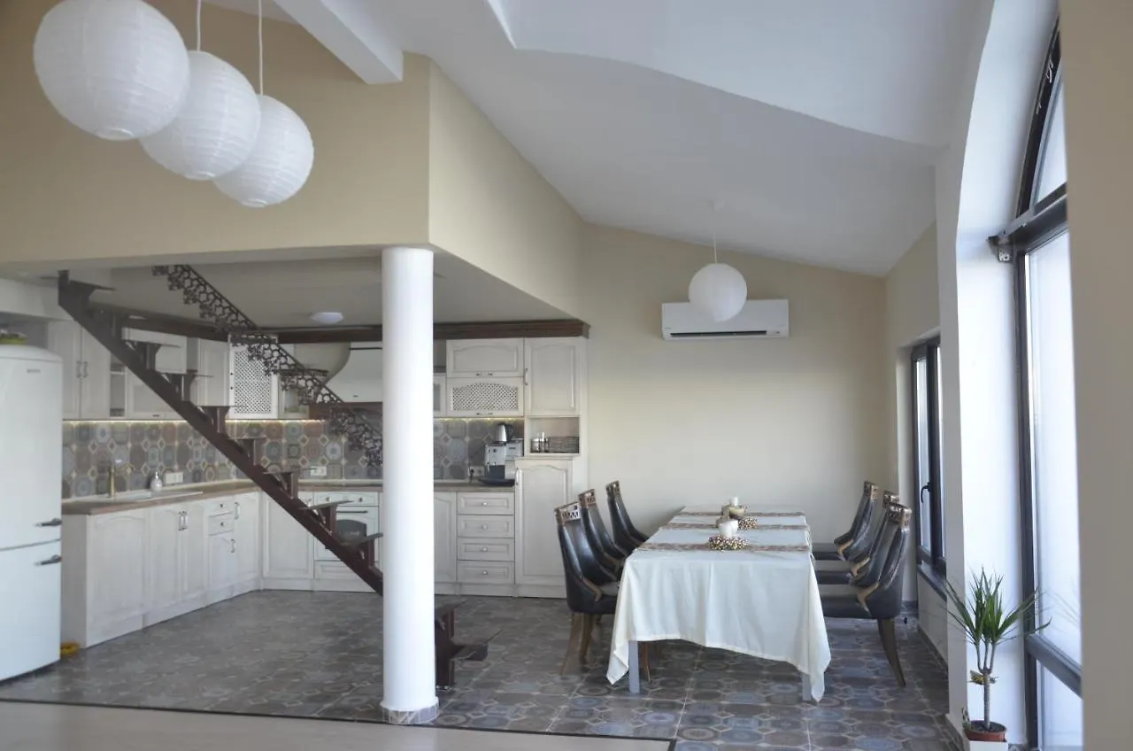 פרימורסקו Ashram Hotel