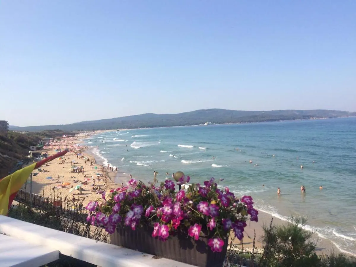 פרימורסקו Ashram Hotel 3*,