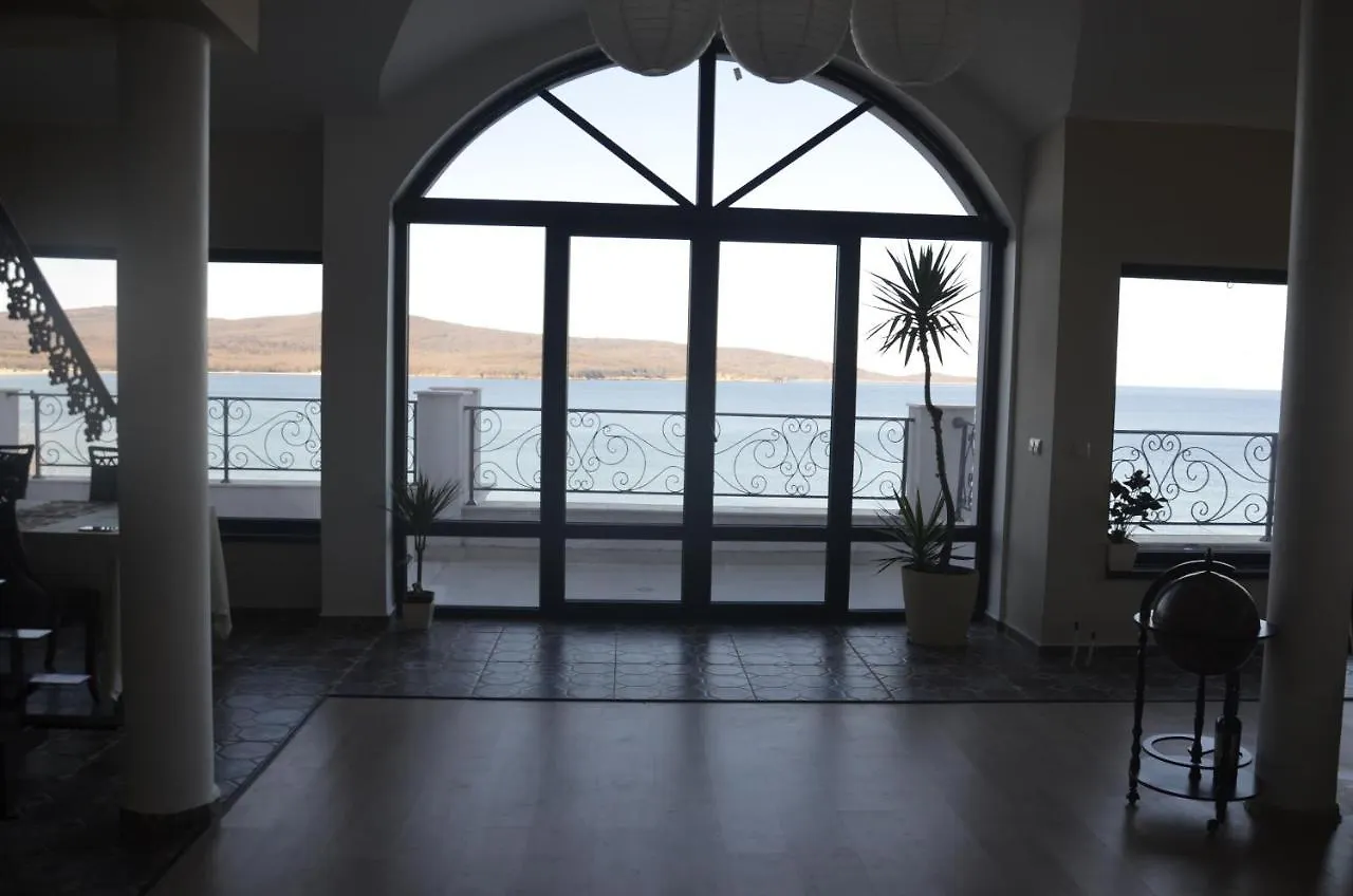 פרימורסקו Ashram Hotel