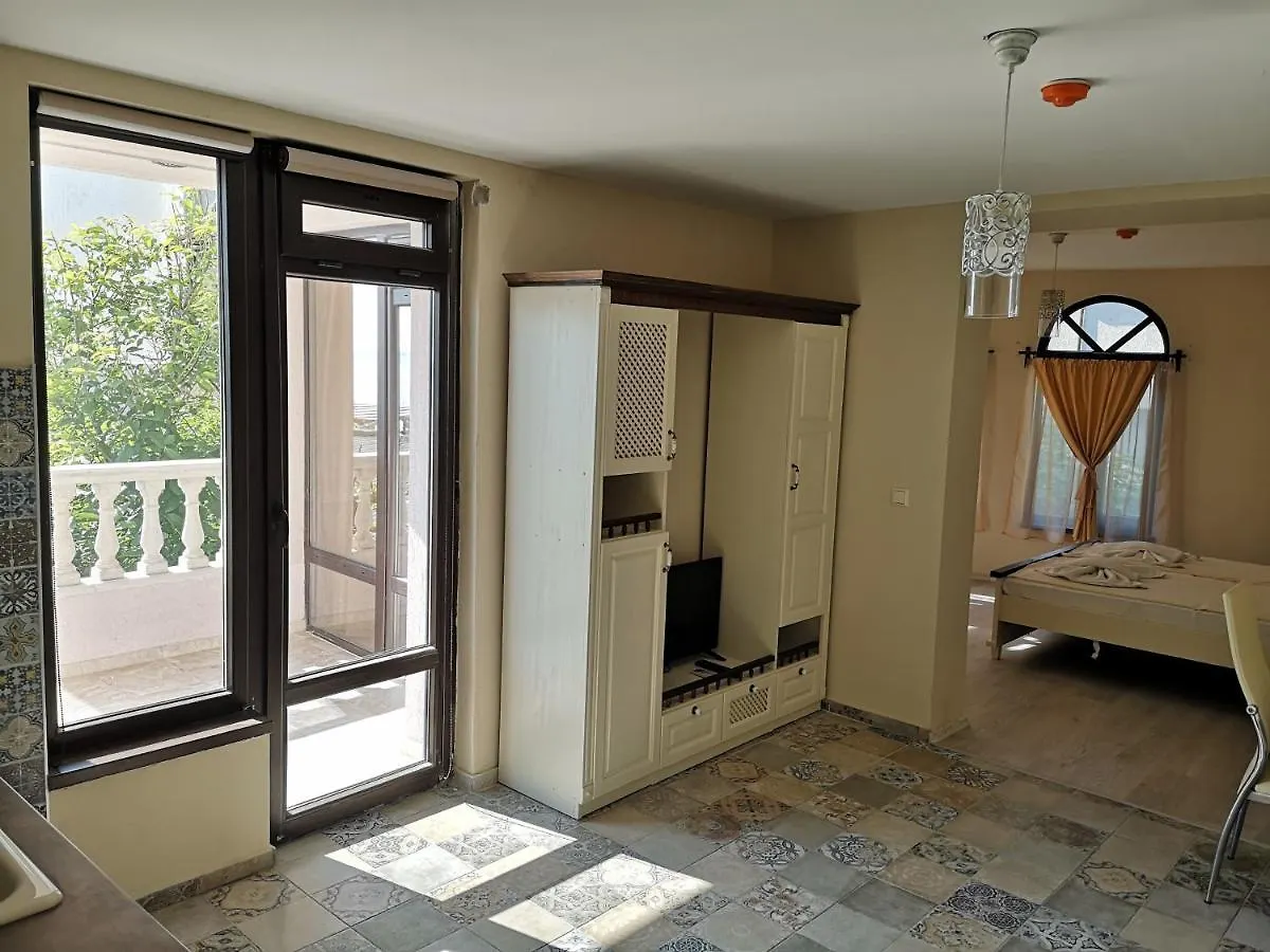 פרימורסקו Ashram Hotel 3*,