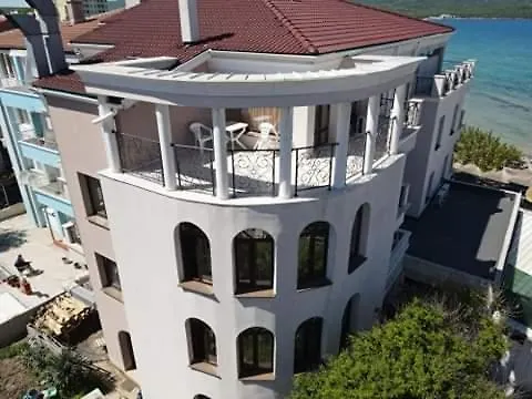 פרימורסקו Ashram Hotel